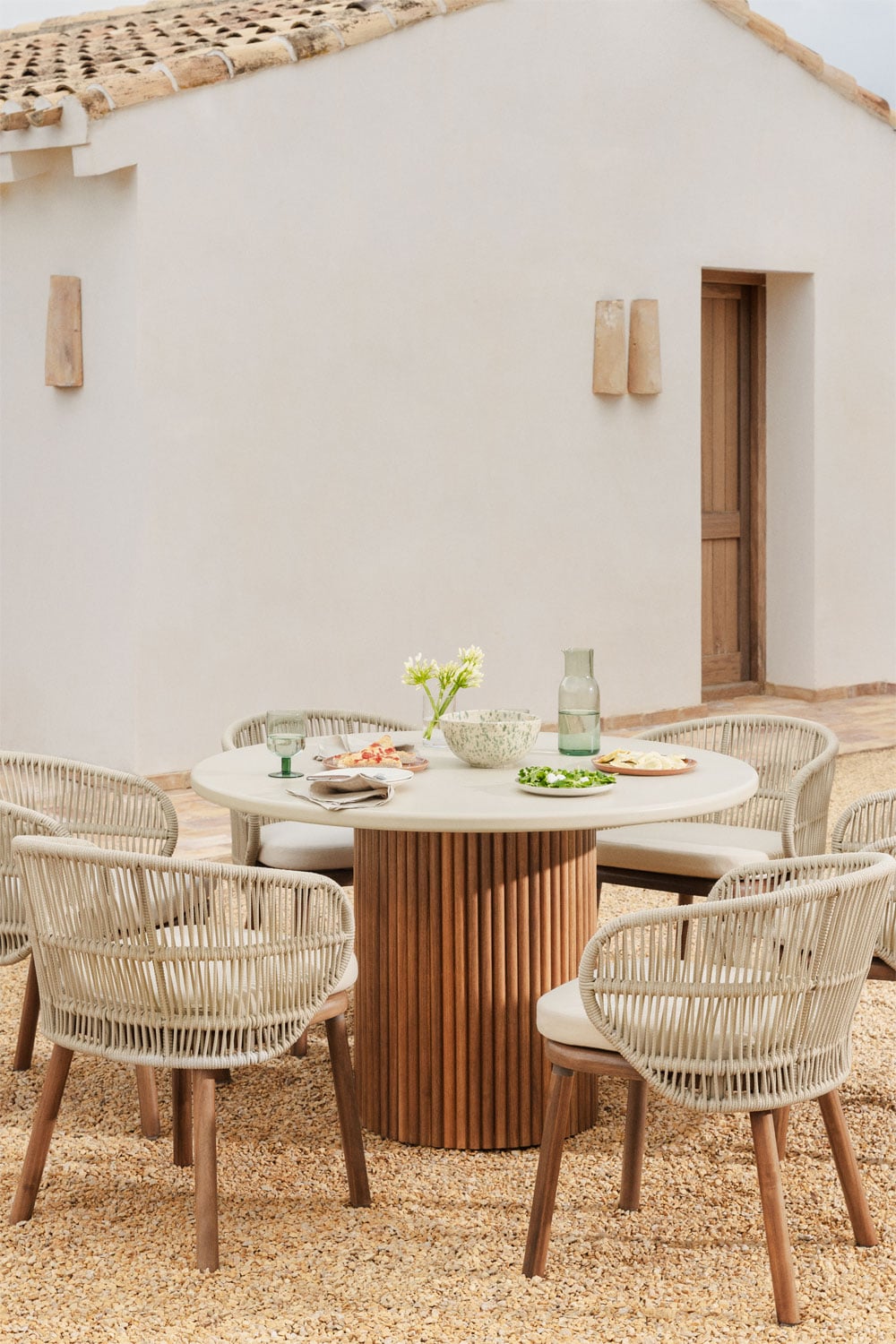 Ronde tuin tafel van beton en acaciahout Sirvon, galerij beeld 5