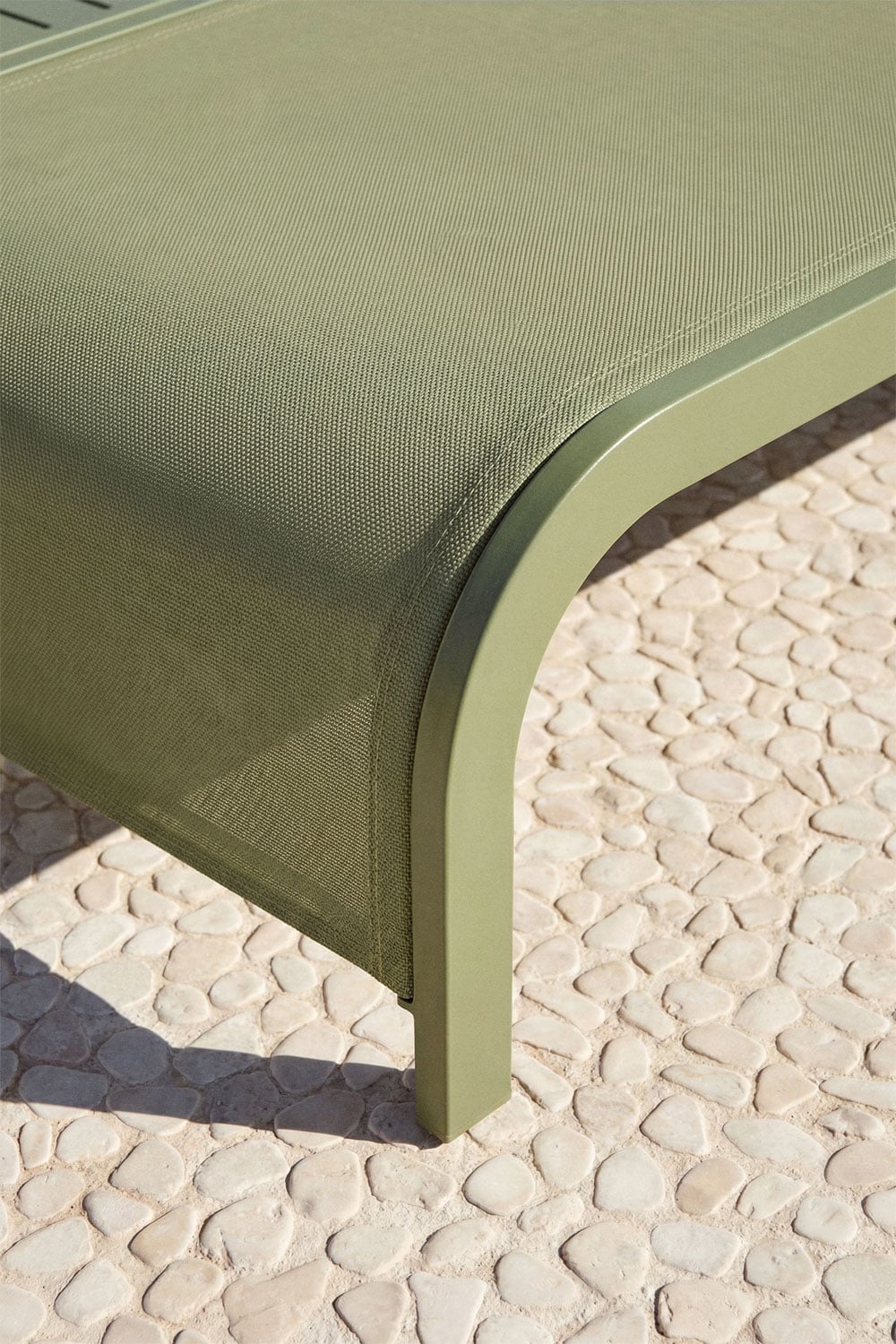 Set van 2 verstelbare ligstoelen en bijzettafel van staal Marietta, galerij beeld 2