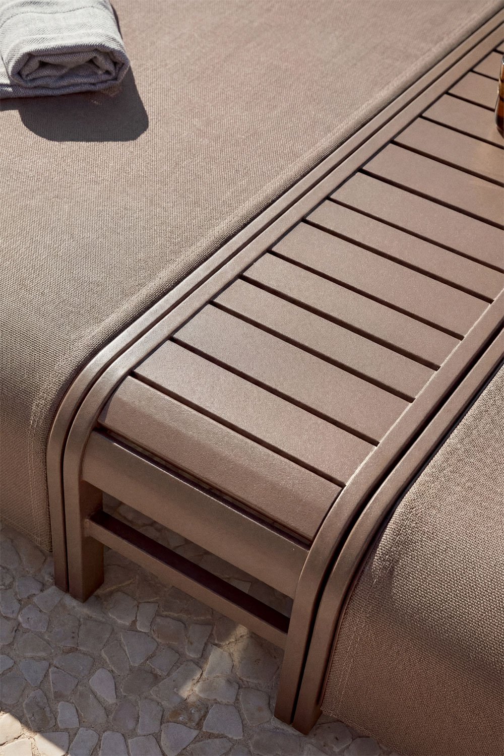 Set van 2 verstelbare ligstoelen en bijzettafel van staal Marietta, galerij beeld 2