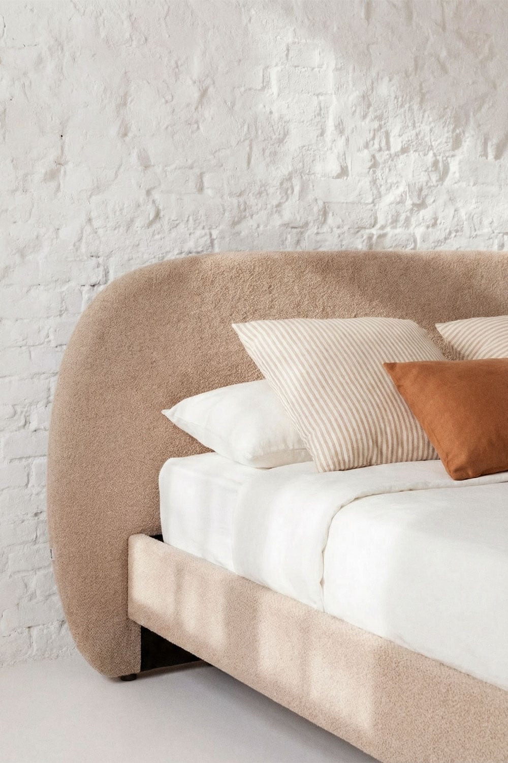 Brunel bouclé stoffen bed, galerij beeld 2