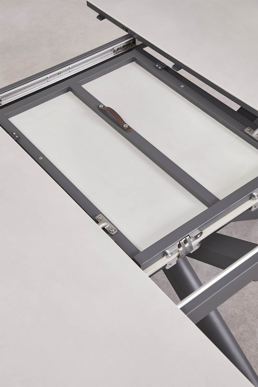 Ronde uitschuifbare aluminium eettafel Begur 145-200x145 cm, galerij beeld 5