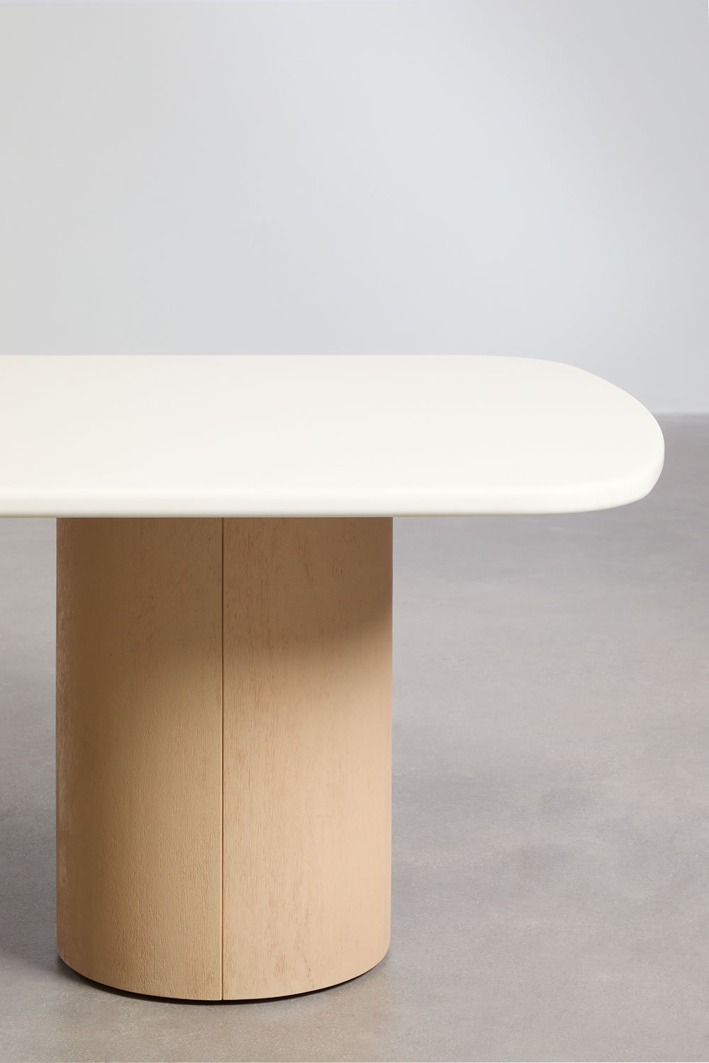 Rechthoekige eettafel van beton en acaciahout Sharpay, galerij beeld 3