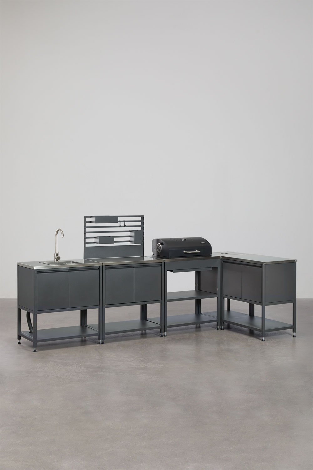 Modulaire buitenhoekkeuken van 5 delen met gootsteen, organizerpaneel en Savona koolskoolbarbecue van staal, galerij beeld 3