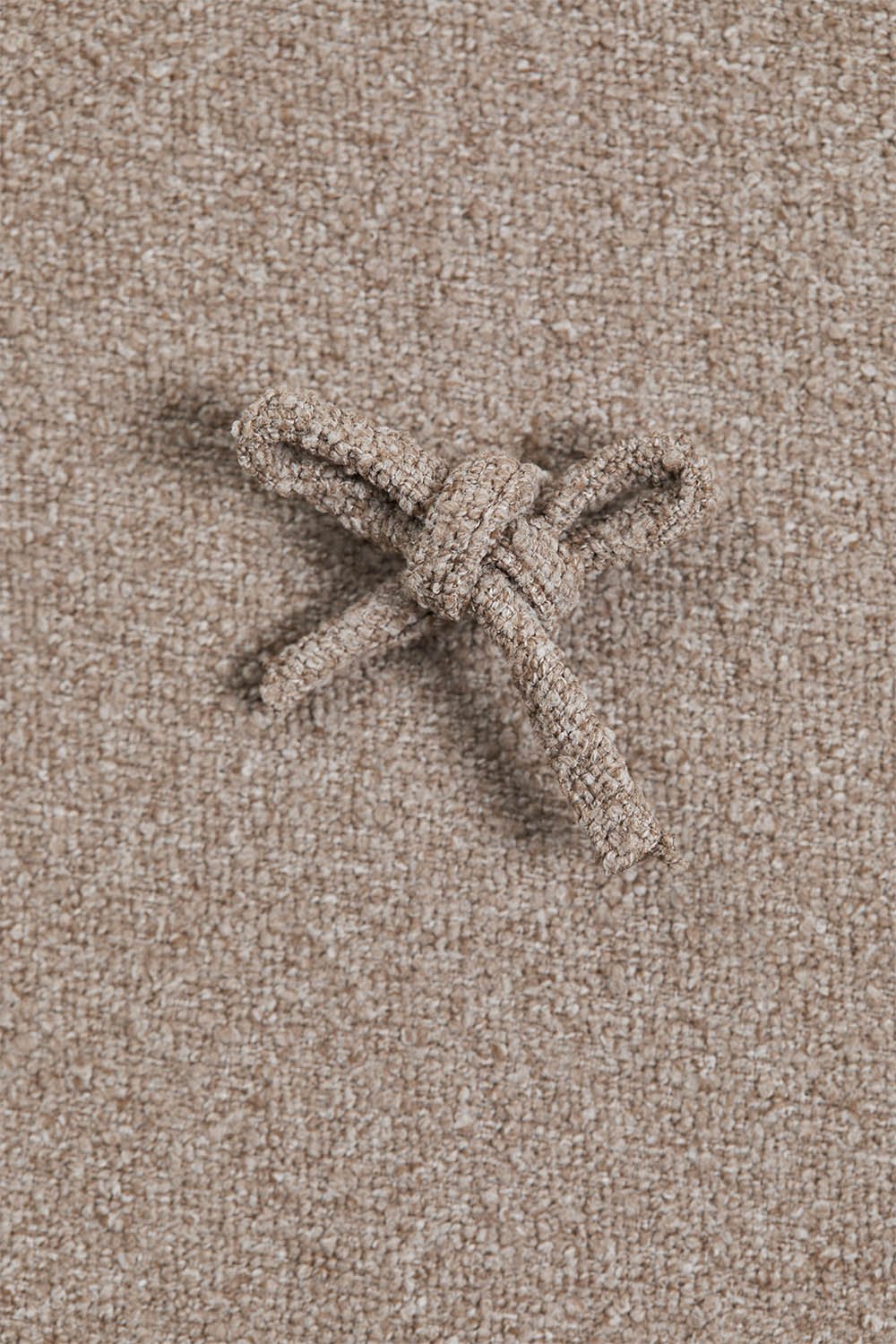 Set van 2 eetkamerstoelen met armleuningen van acaciahout en bouclé stof Kandroa, galerij beeld 7