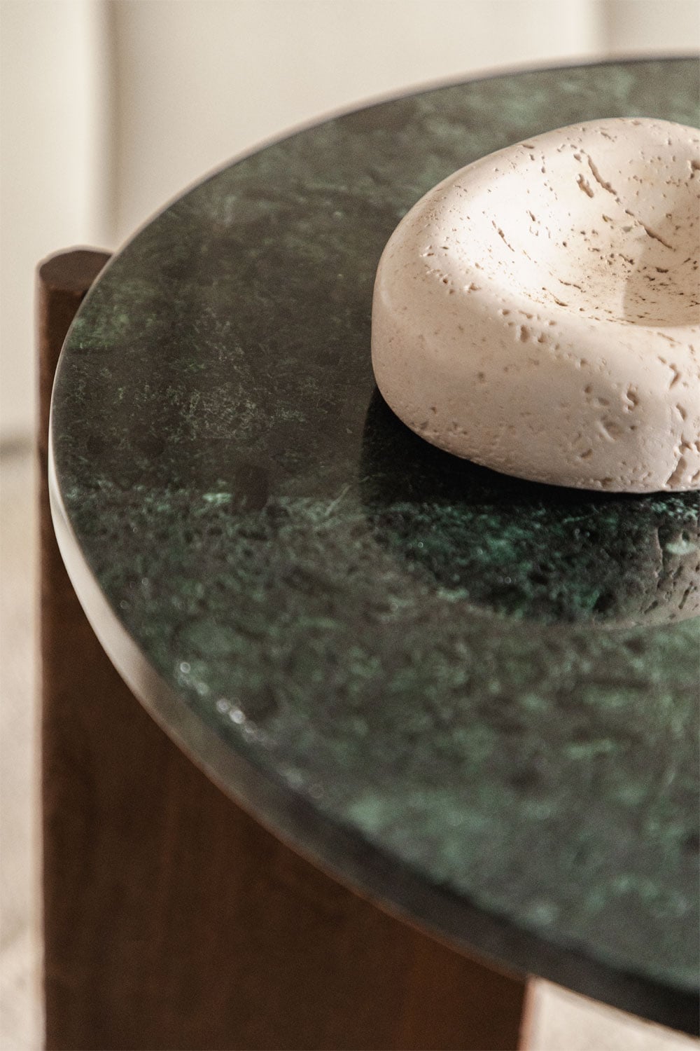 Ronde salontafel van natuursteen en mangohout Lavinia, galerij beeld 2