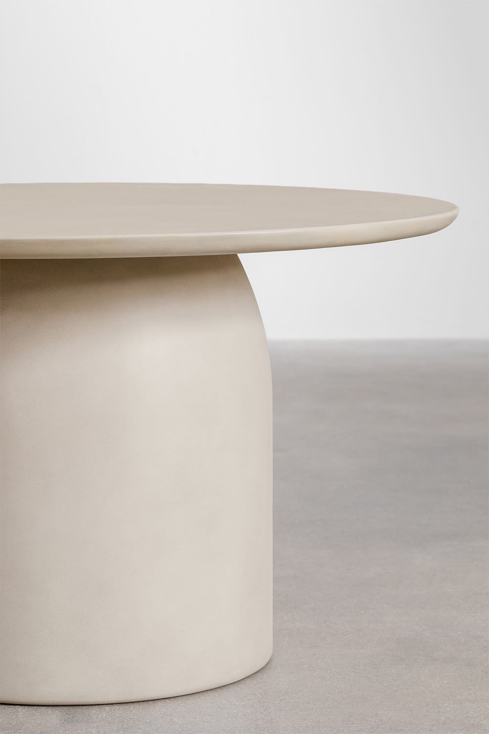 Woonkamerset met 2-zits bank in gevlochten touw Capri en ronde salontafel Ø75 cm in Layana cement, galerij beeld 9