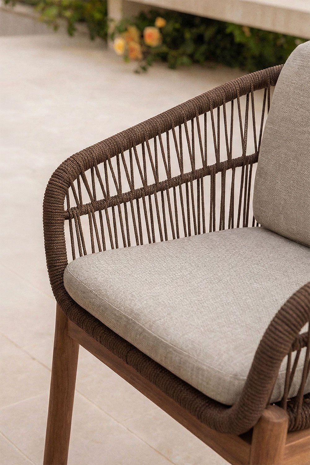 Set van 2 tuinstoelen met armleuningen van acaciahout en gevlochten touw Karvia, galerij beeld 2