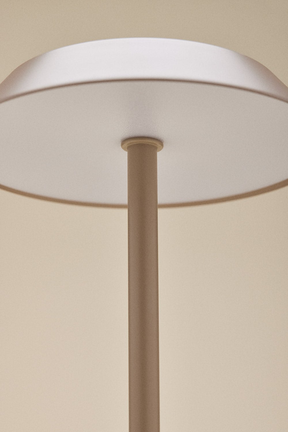 Draadloze LED-tafellamp van ijzer Oravella, galerij beeld 4