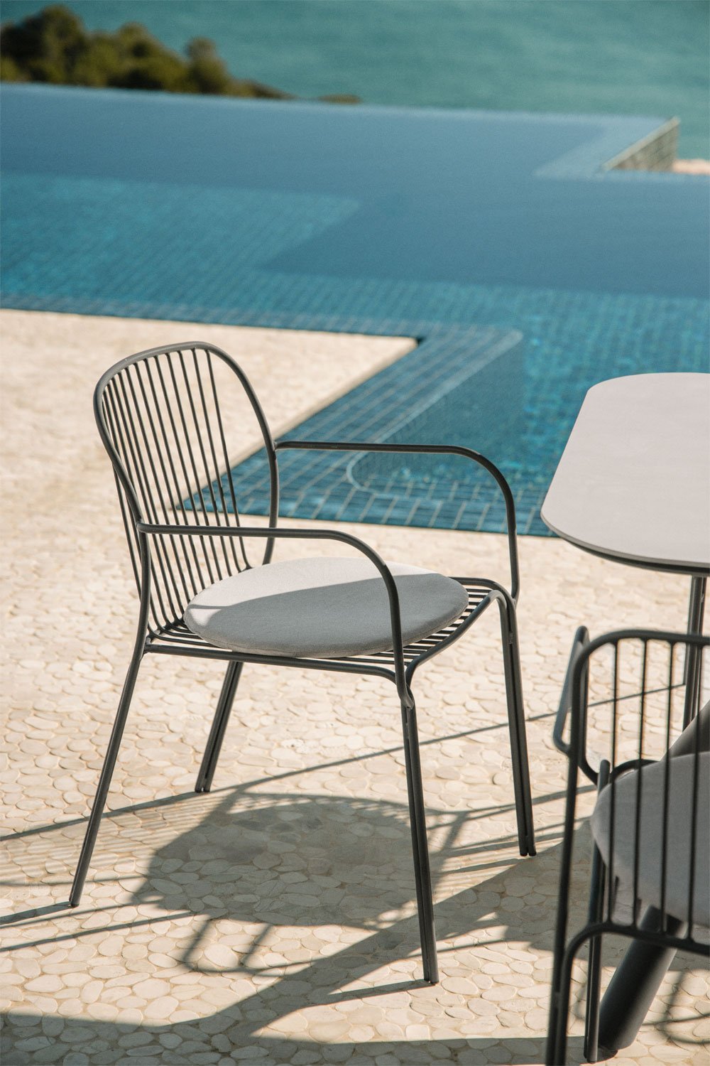 Set van 2 tuinstoelen met armleuningen van staal Anerina, galerij beeld 1