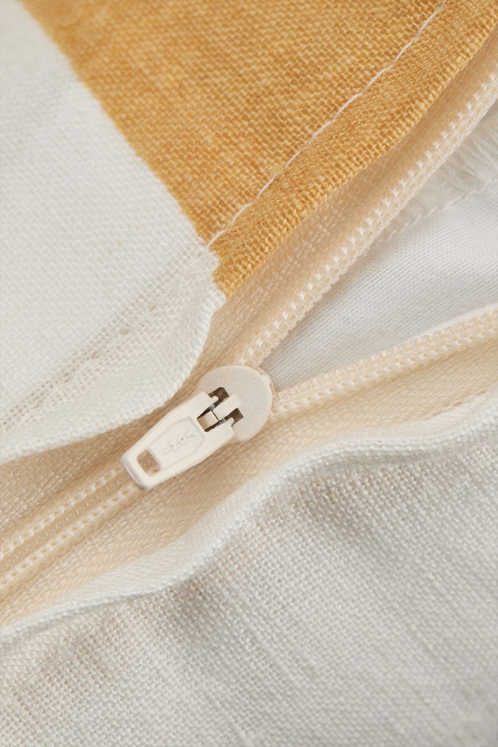 Vierkant kussen 45x45 cm in Trakos linnen, galerij beeld 6