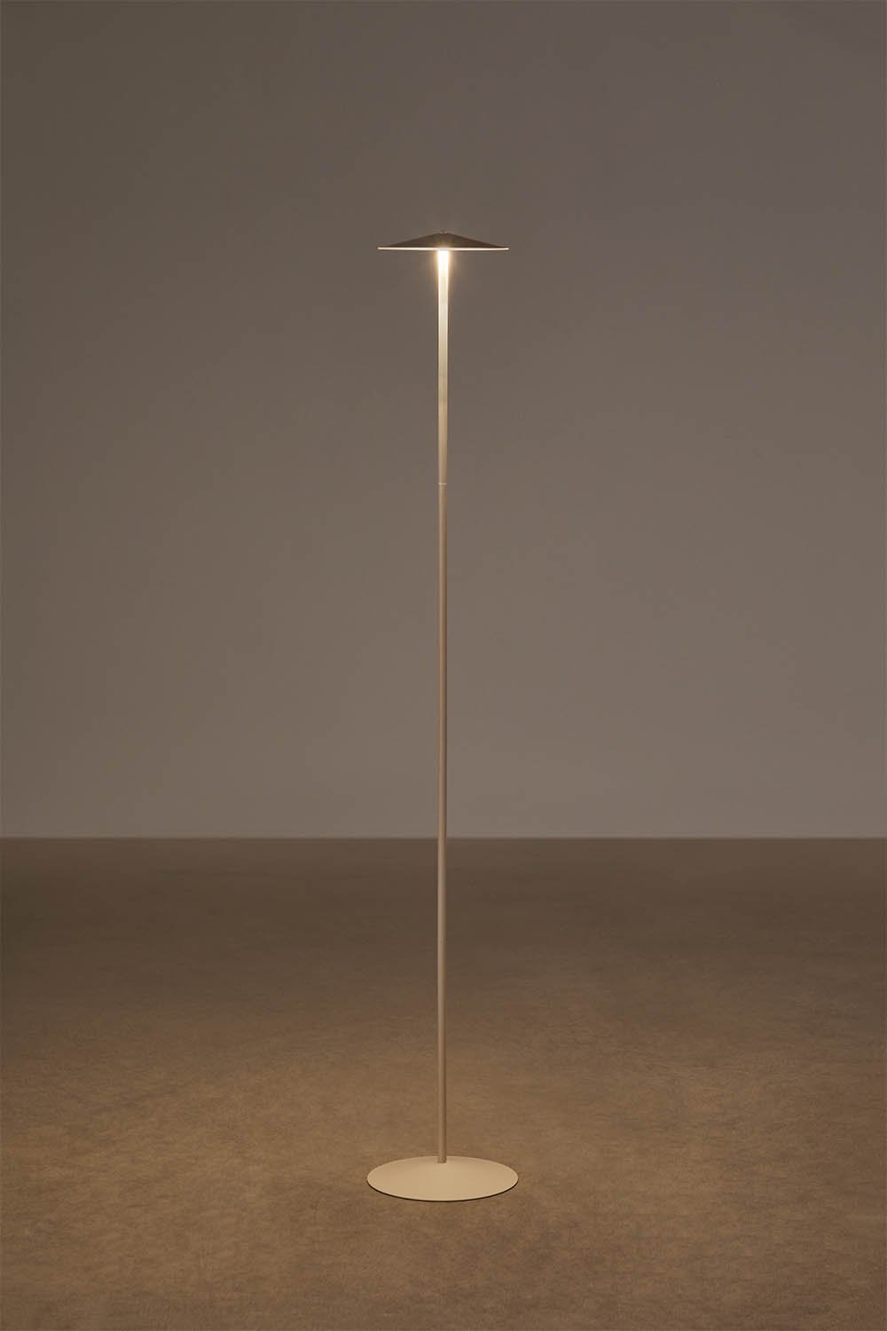 Draadloze LED-vloerlamp van ijzer Emilein, galerij beeld 3