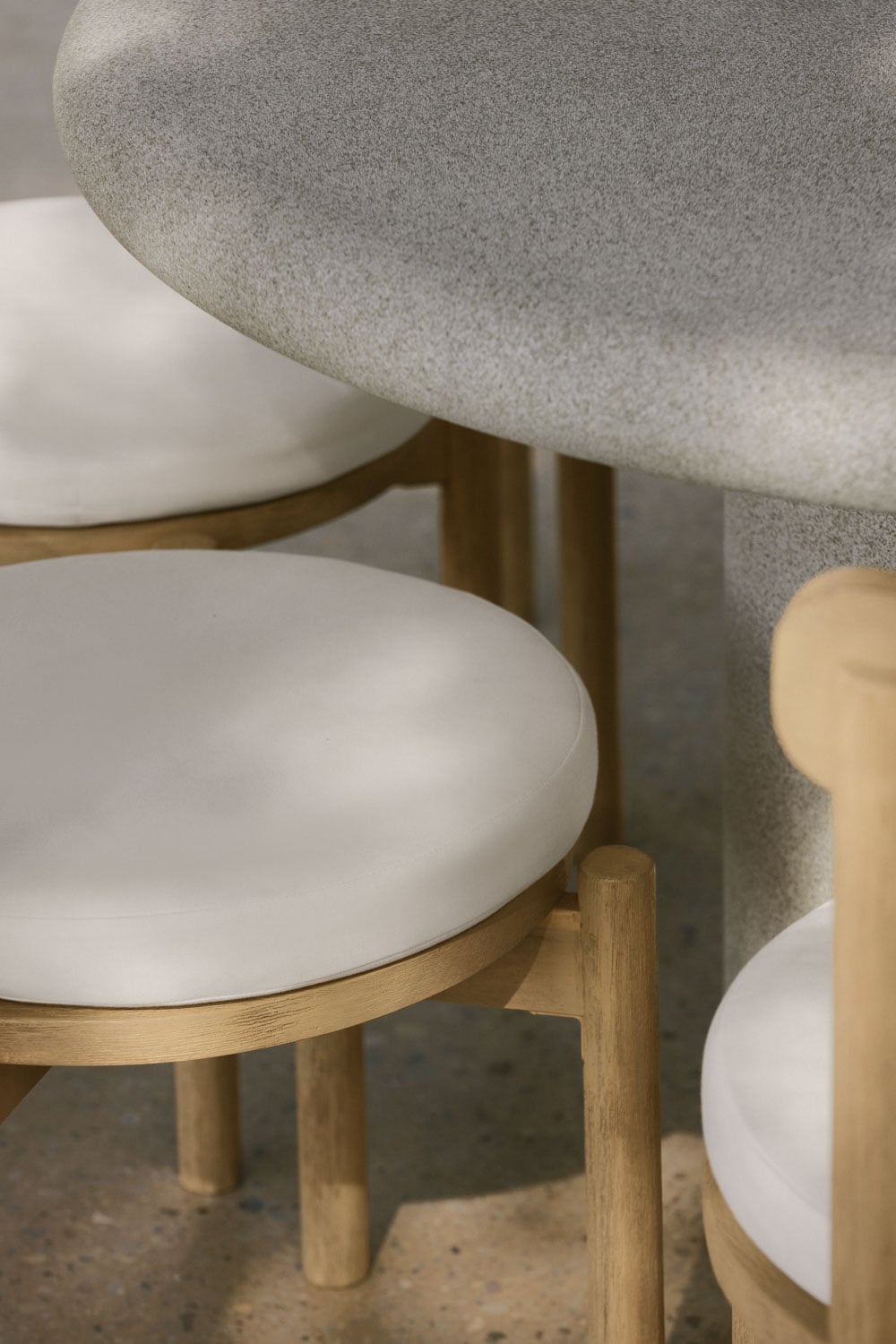 Ovale tuintafel 260x110 cm in Aurean cement, galerij beeld 2