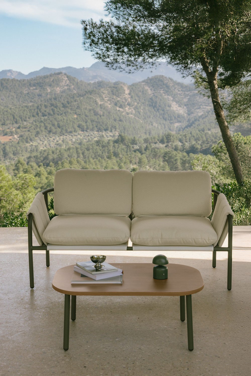 Zunika tuinset met 2-zits gestoffeerde bank en salontafel van staal, galerij beeld 1