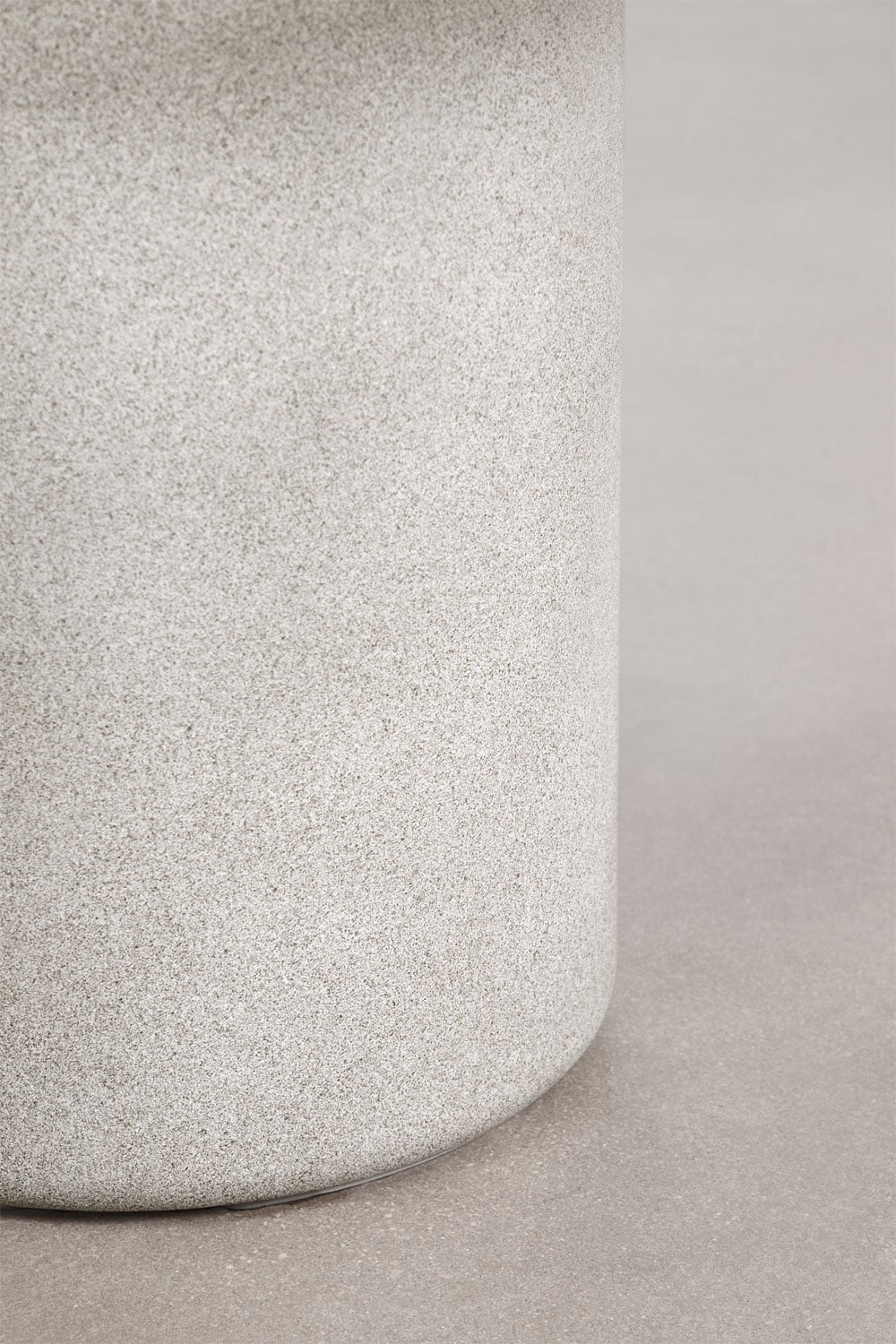 Set van ronde tafel Ø120 cm in cement Emiria en 6 tuinstoelen van acaciahout Nualis, galerij beeld 5