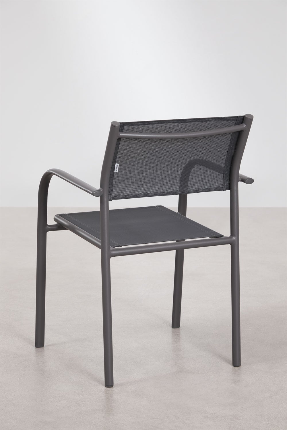 Set van 145-200x145 cm uitschuifbare aluminium tafel Begur en 6 stapelbare tuinstoelen met armleuningen in aluminium Olenia, galerij beeld 10