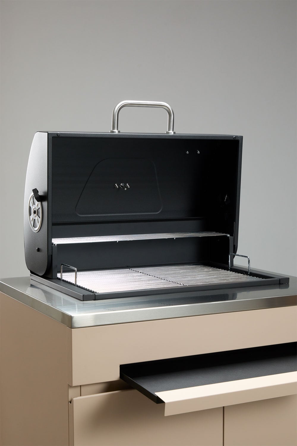 Opslagmodule met houtskoolbarbecue voor modulaire buitenkeuken van Rivana-staal, galerij beeld 5