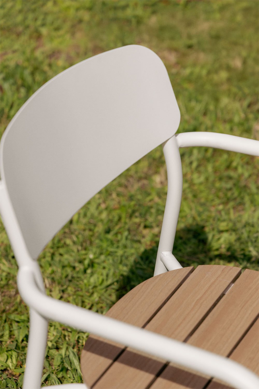 Stapelbare set van 4 tuinstoelen met armleuningen van hout en staal Mireiali, galerij beeld 2