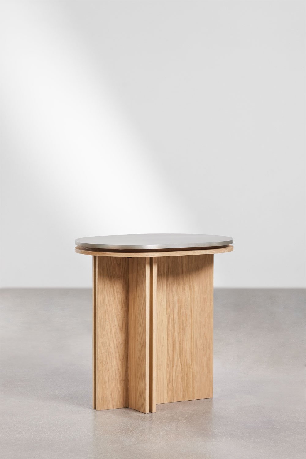 Ovalen nachtkastje 50x35 cm van eikenfineer en roestvrij staal Lindina, galerij beeld 1