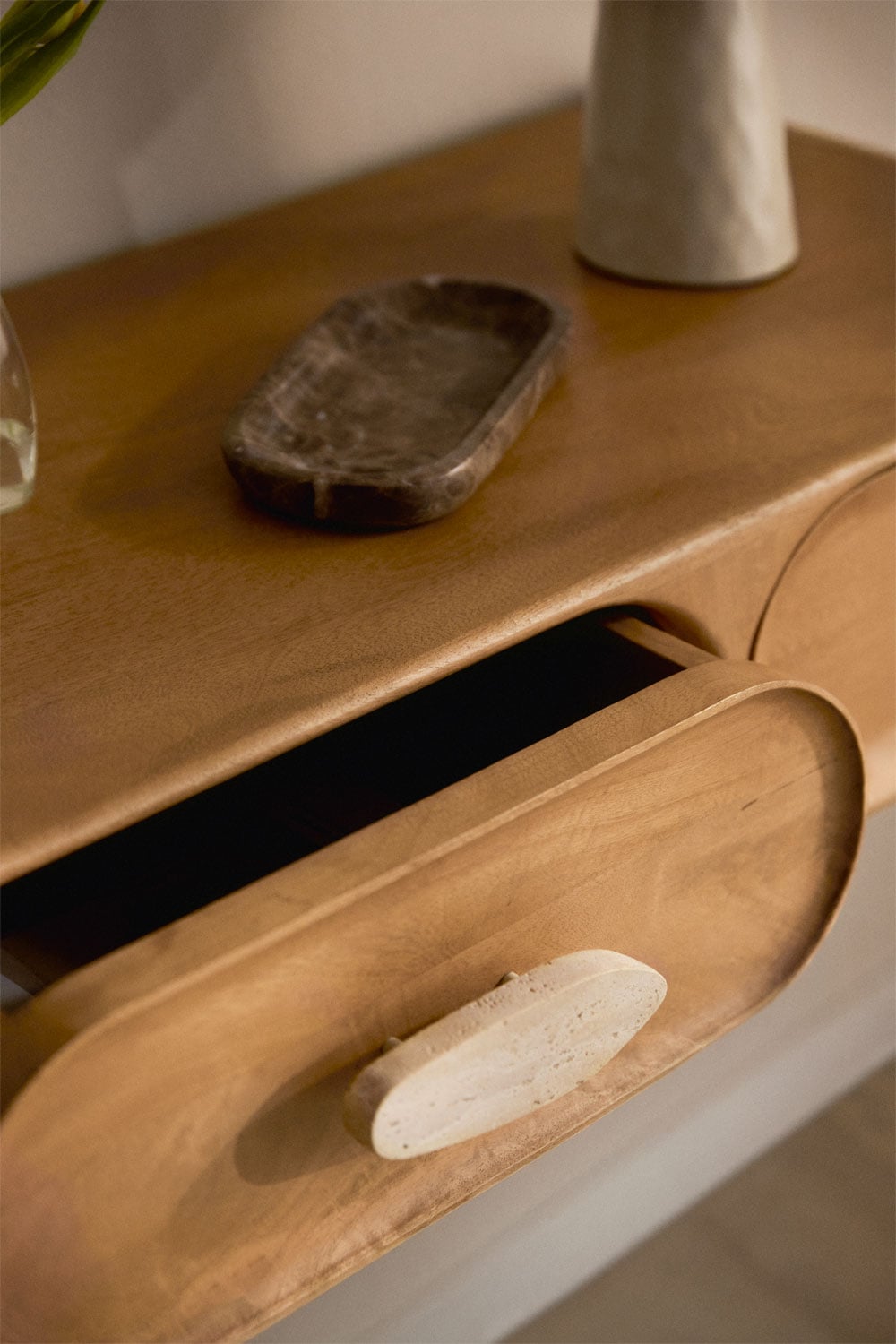 Wandconsole 100x40 cm van mangohout en travertijn Kivalina, galerij beeld 2