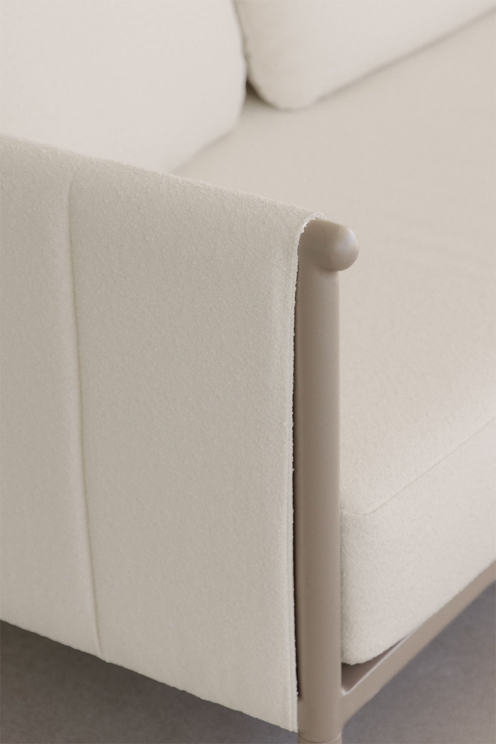 Boleni tuinset met 3-zits bank in bouclé en aluminium salontafel, galerij beeld 2