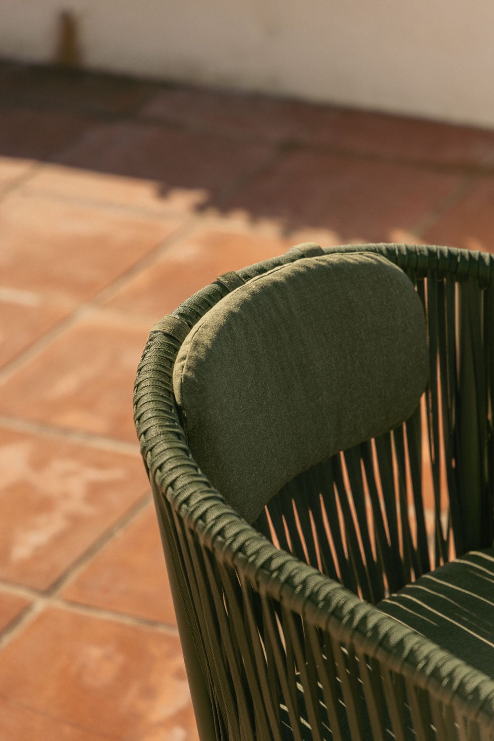 Stapelbare set van 4 tuinstoelen met armleuningen van aluminium en gevlochten touw Ondina, galerij beeld 2