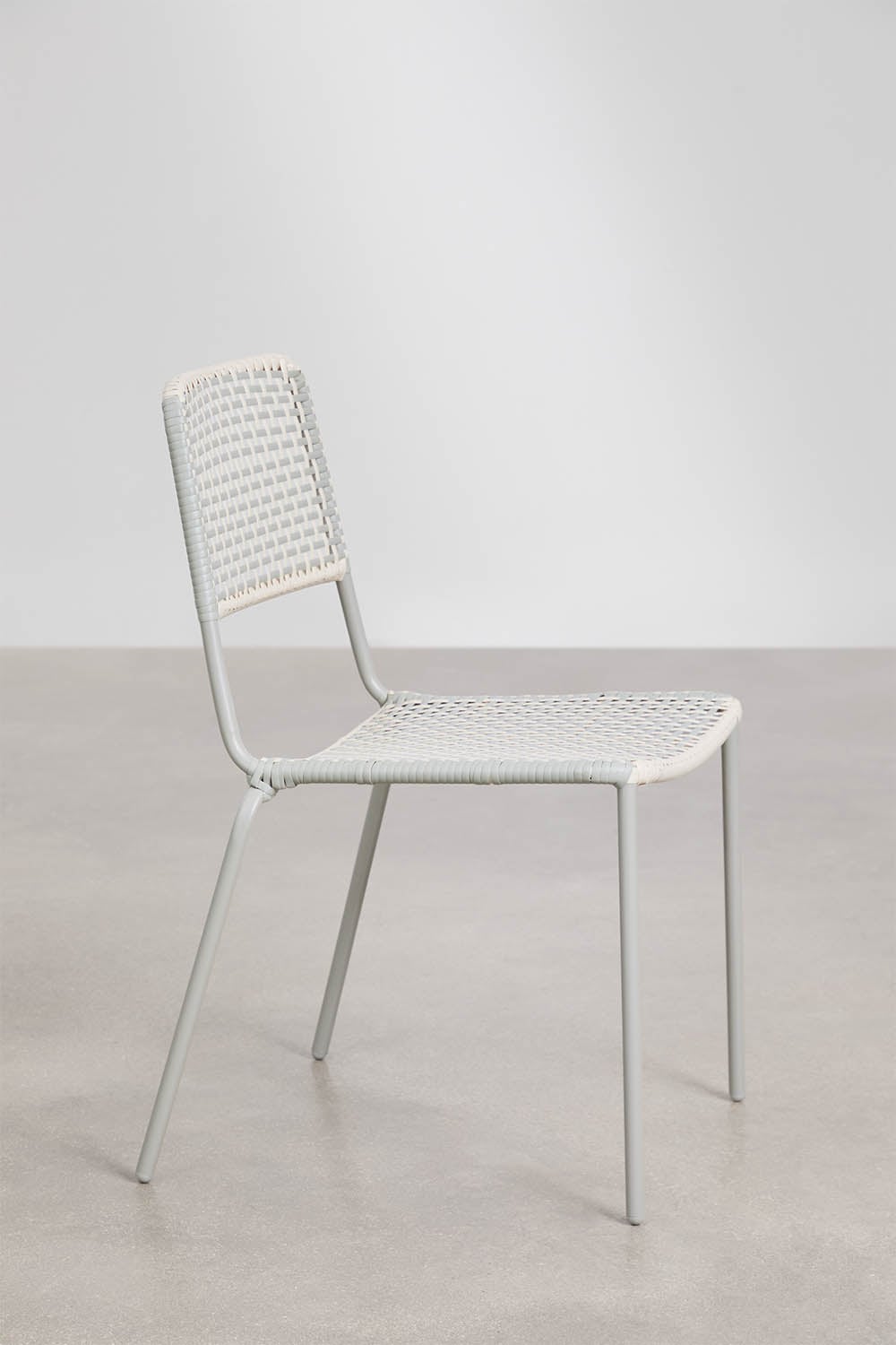 Rechthoekige 235x105 cm tafelset in Tossa-staal en 8 stapelbare tuinstoelen in staal en synthetisch riet Veyra, galerij beeld 8