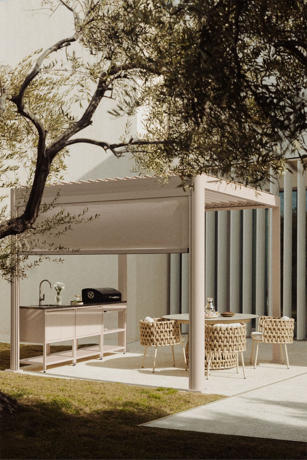 Bioclimatische aluminium pergola met lamellen en zijscherm Druvia, galerij beeld 1