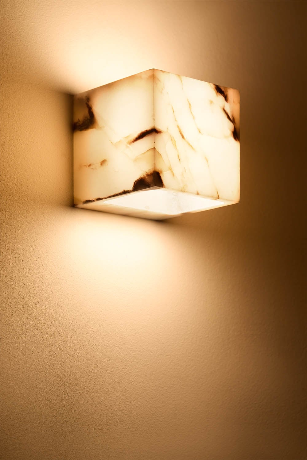 Leonessa LED wandlamp van marmer, galerij beeld 2