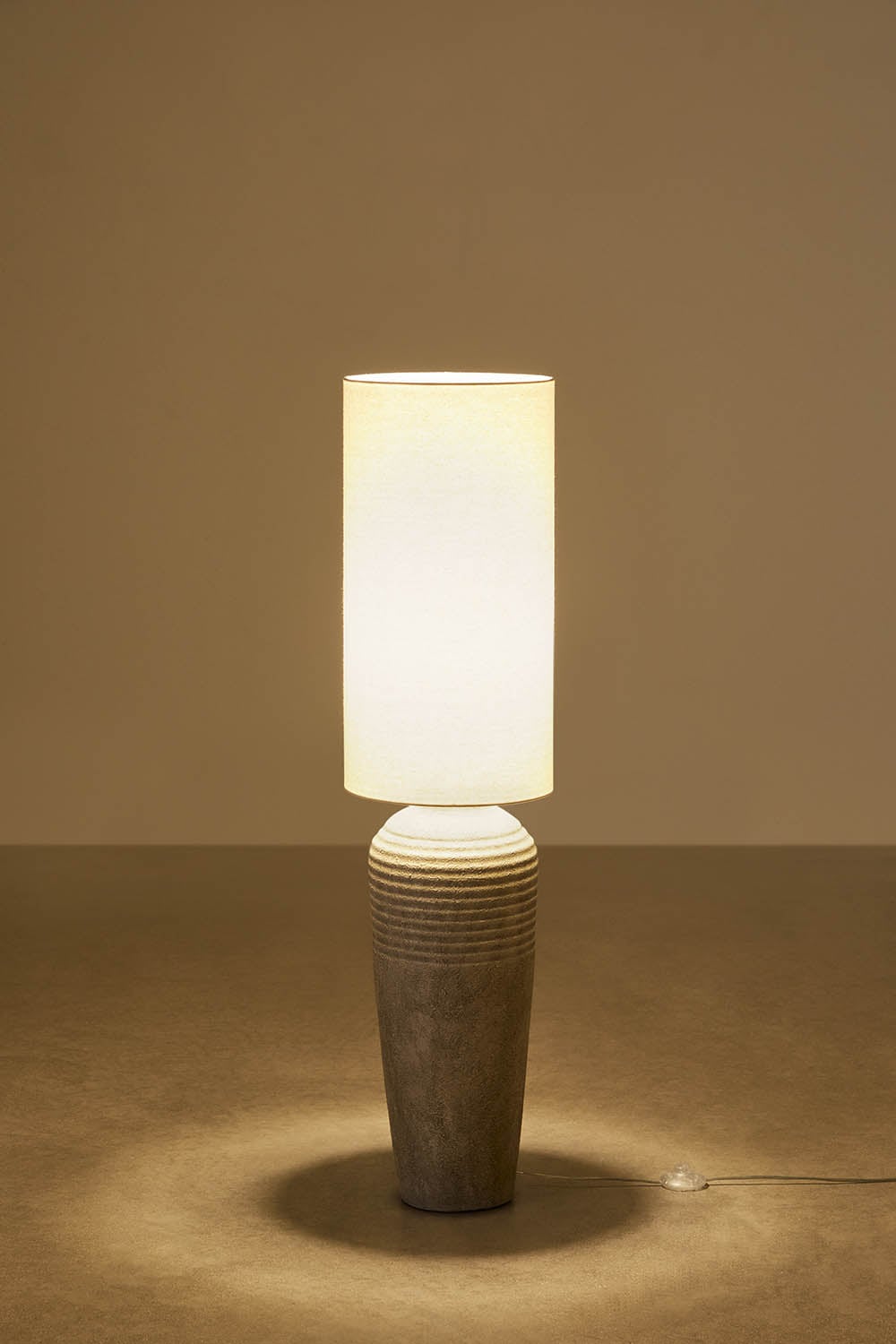 Staande lamp van keramiek Arondir, galerij beeld 2