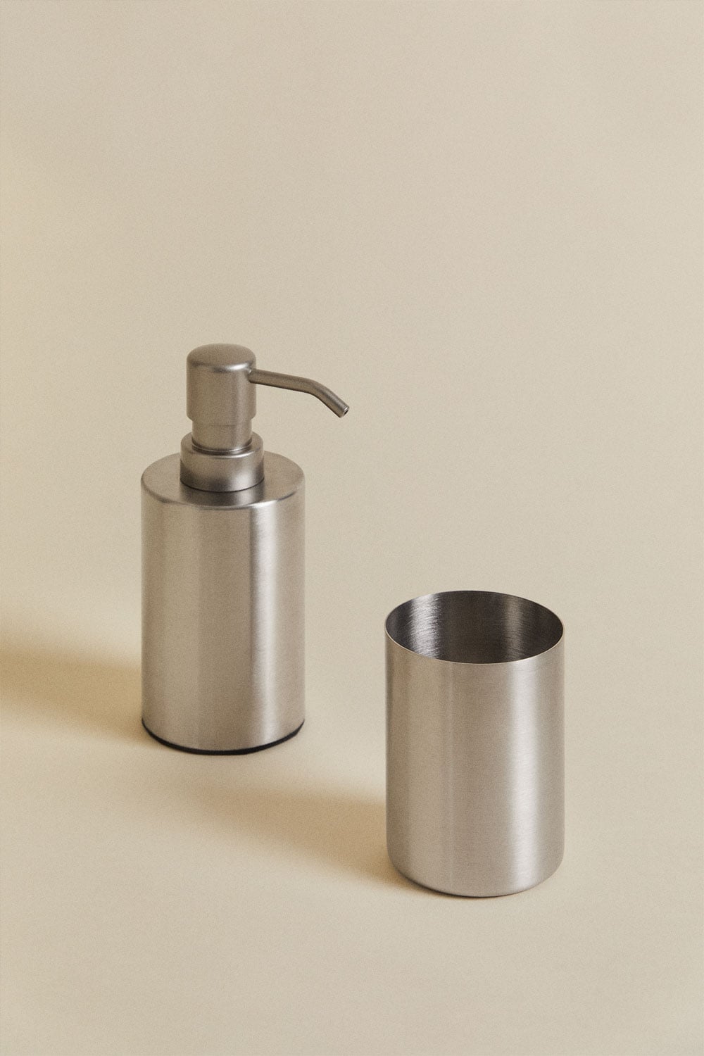 Badkameraccessoires-set van staalgrijs roestvrij staal Valdio, galerij beeld 3