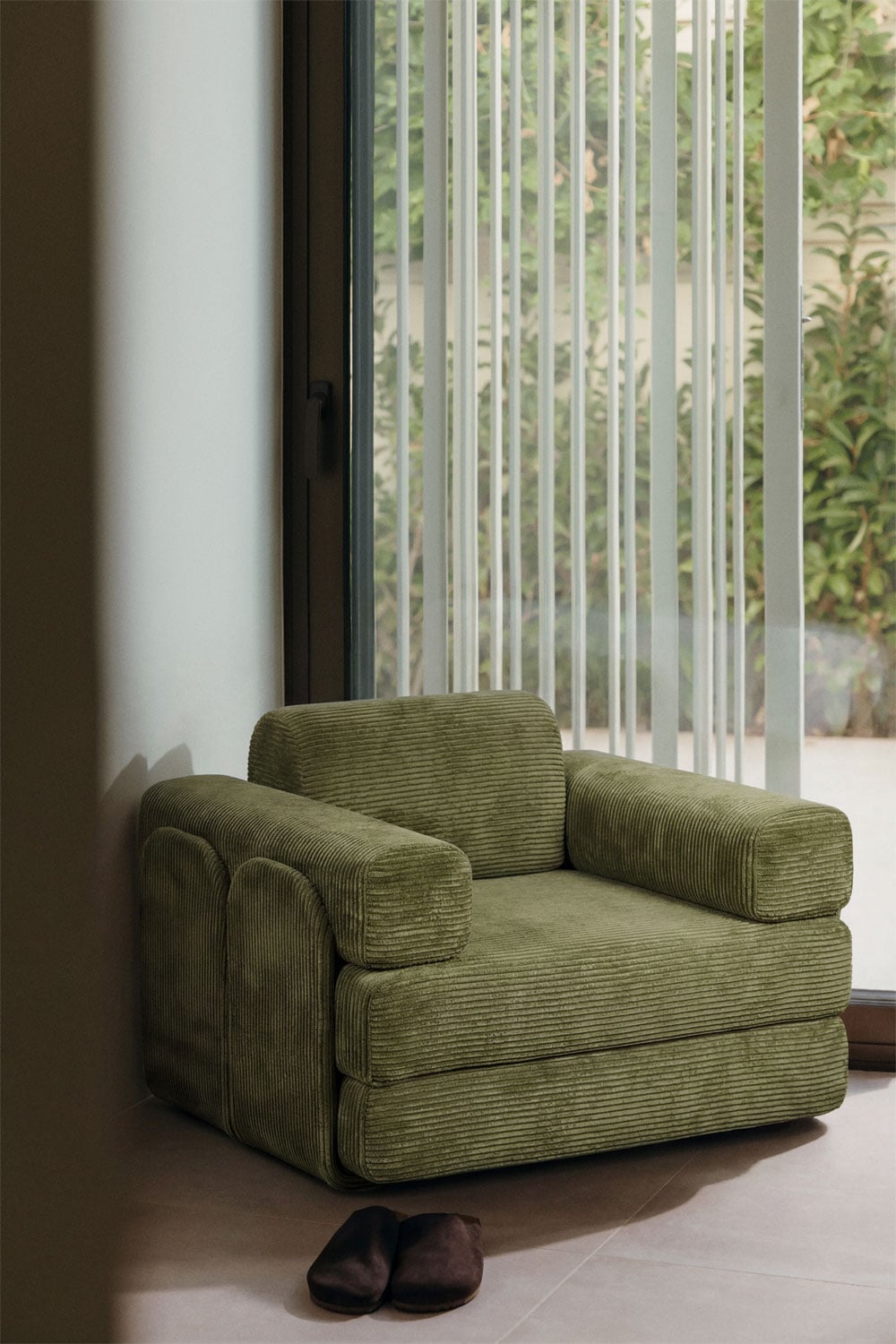 Vacuumverpakte fluwelen slaapfauteuil Paoly, galerij beeld 1