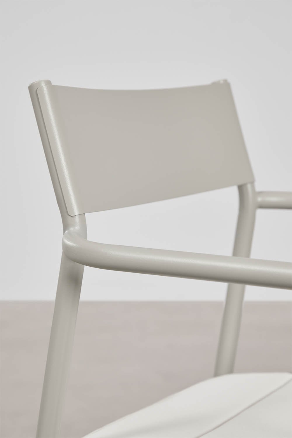 Rechthoekige tuintafelset 235x105 cm met 8 stapelbare stoelen van staal Tossa, galerij beeld 10