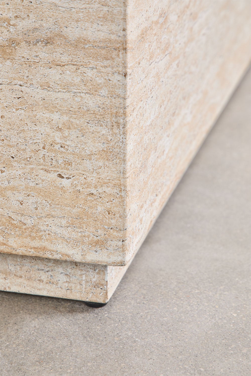 Square 80x80 cm garden coffee table in cement travertine look Imala, galerij beeld 4