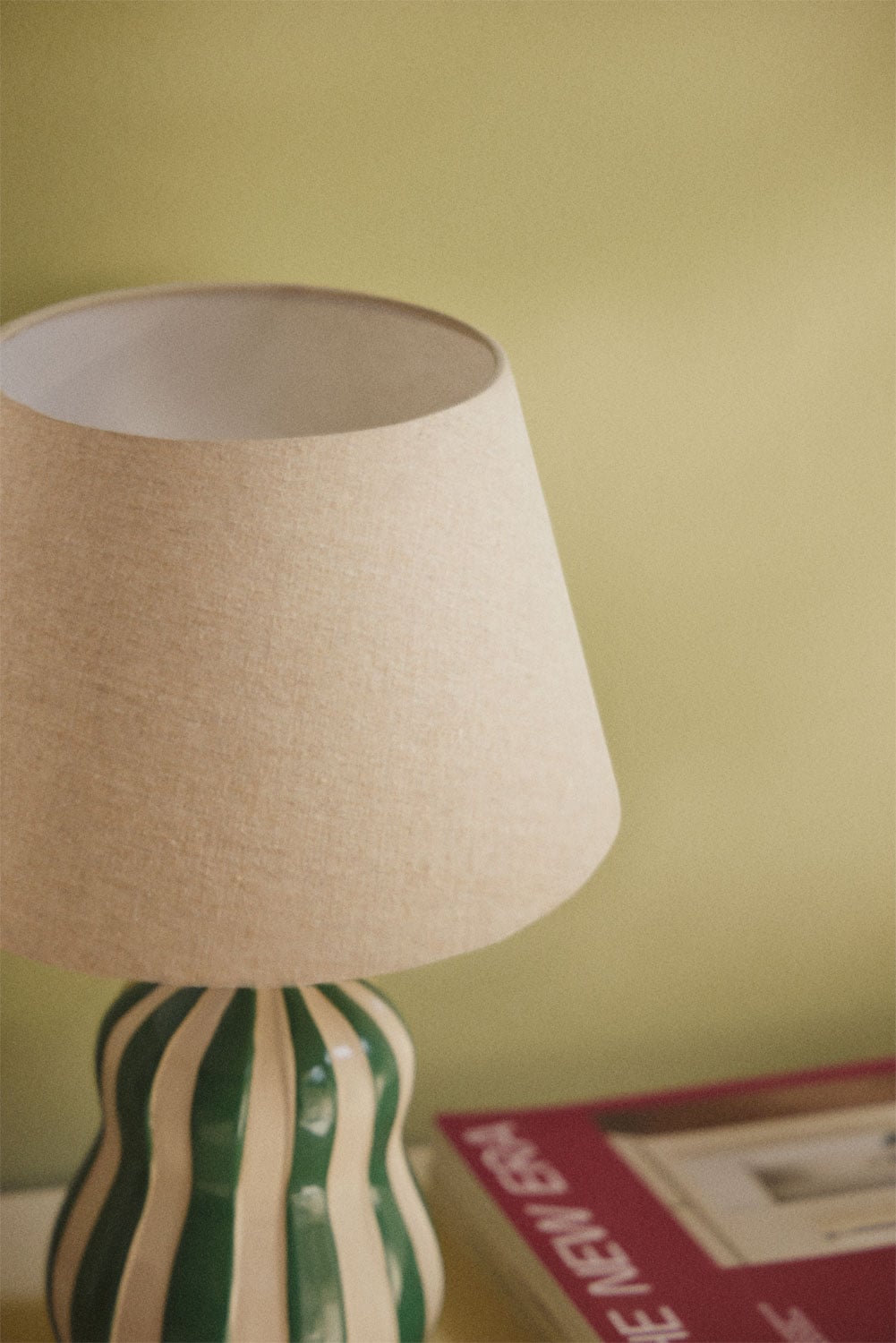 Jolira tafellamp ↑40 cm van keramiek en linnen, galerij beeld 2