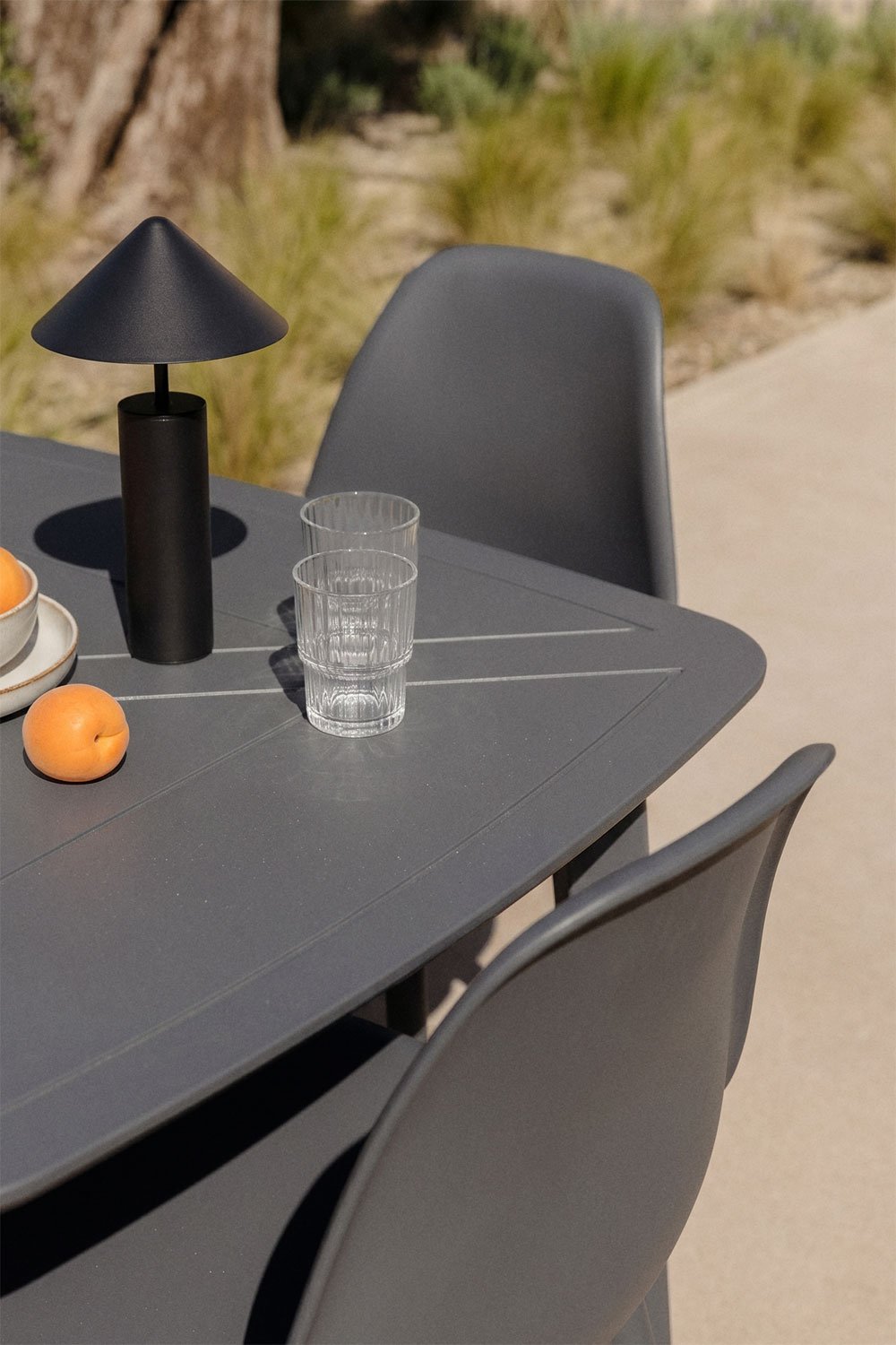 Set van vierkante tuintafel 85x85 cm en 4 stoelen van polypropyleen Scand, galerij beeld 2