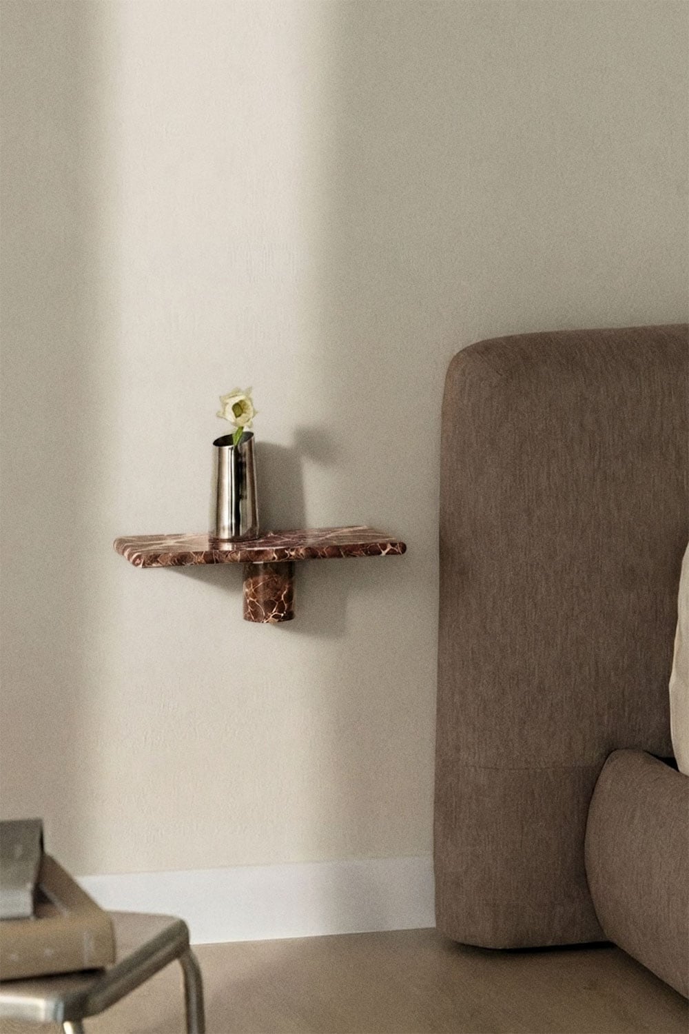 Vluchtig nachtkastje 35x15 cm in Uganda marmer, galerij beeld 1