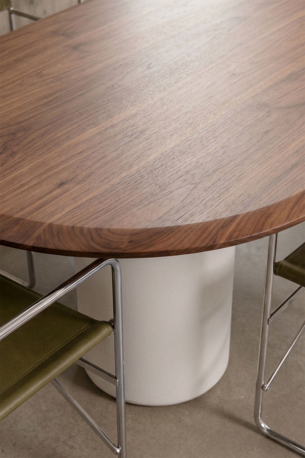 Ovalen eettafel van MDF en cement Lysander, galerij beeld 2