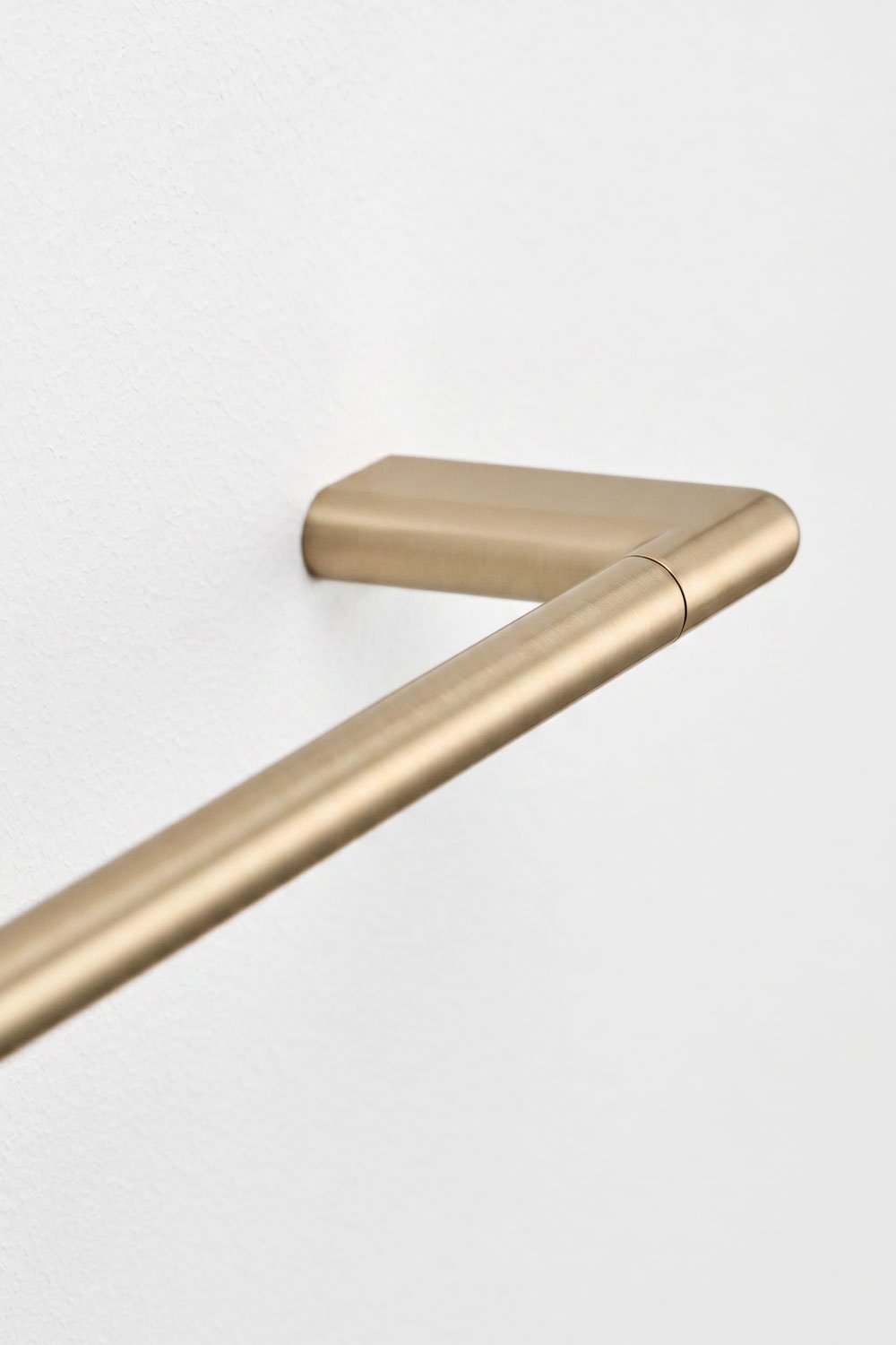 Wandhanddoekhouder met stang van 60 cm voor de badkamer van geborsteld goudkleurig roestvrij staal Rovent, galerij beeld 6