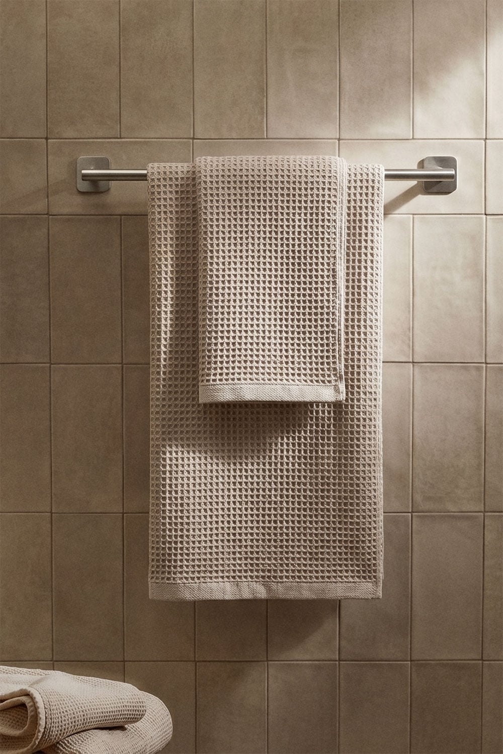Toilettenrolhouder met zelfklevende wandbevestiging en 60 cm stang voor badkamer in roestvrij staal Ondreli, galerij beeld 1