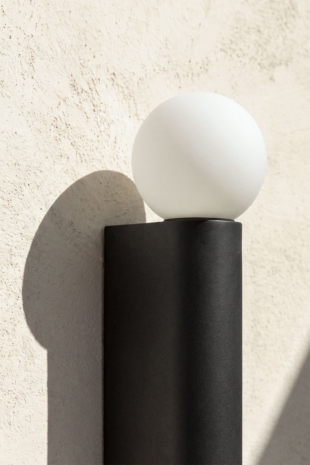 Wandlamp met 2 glazen bollen voor buiten in aluminium Irvine, galerij beeld 3