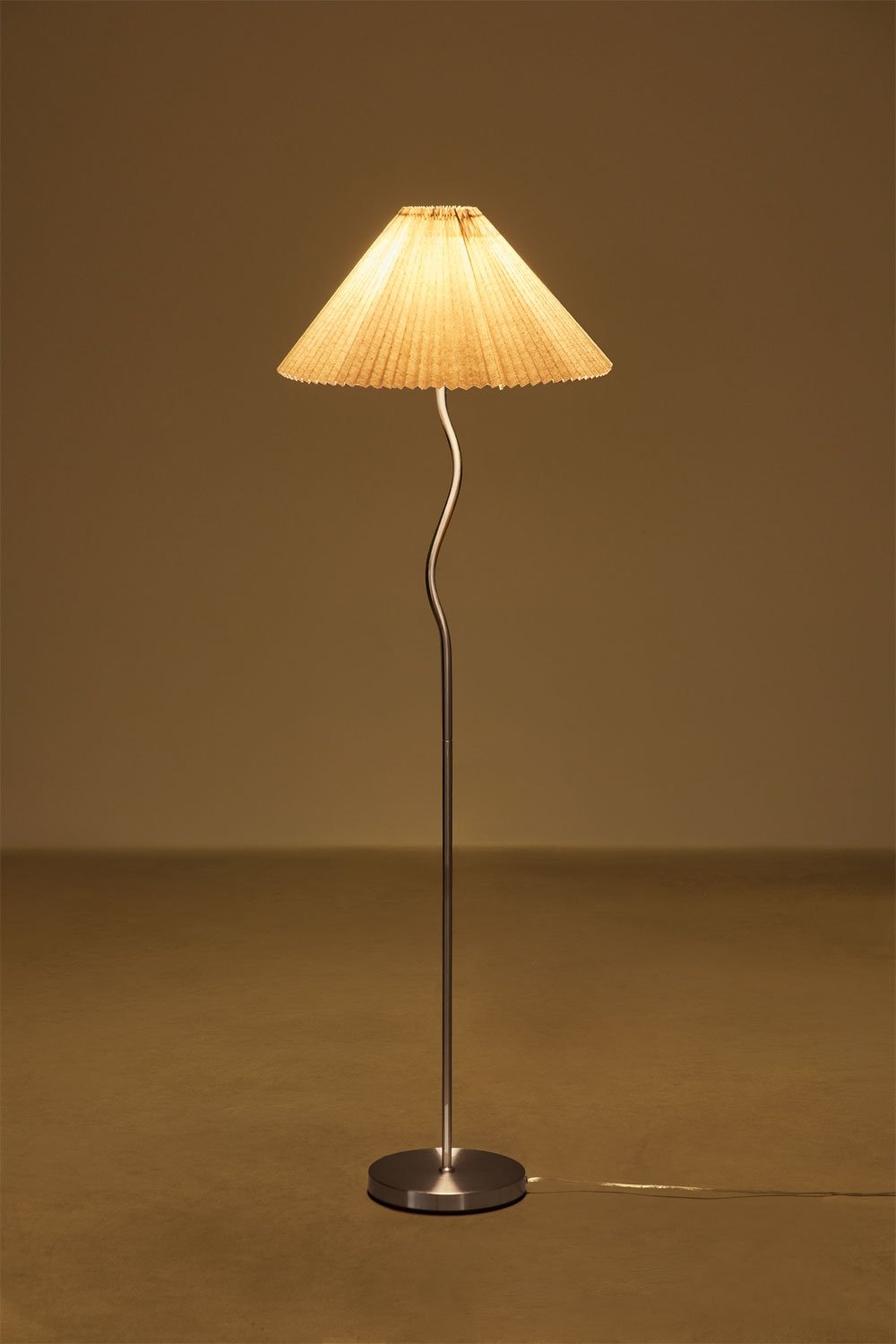 Siliema staande lamp van ijzer en linnen, galerij beeld 4
