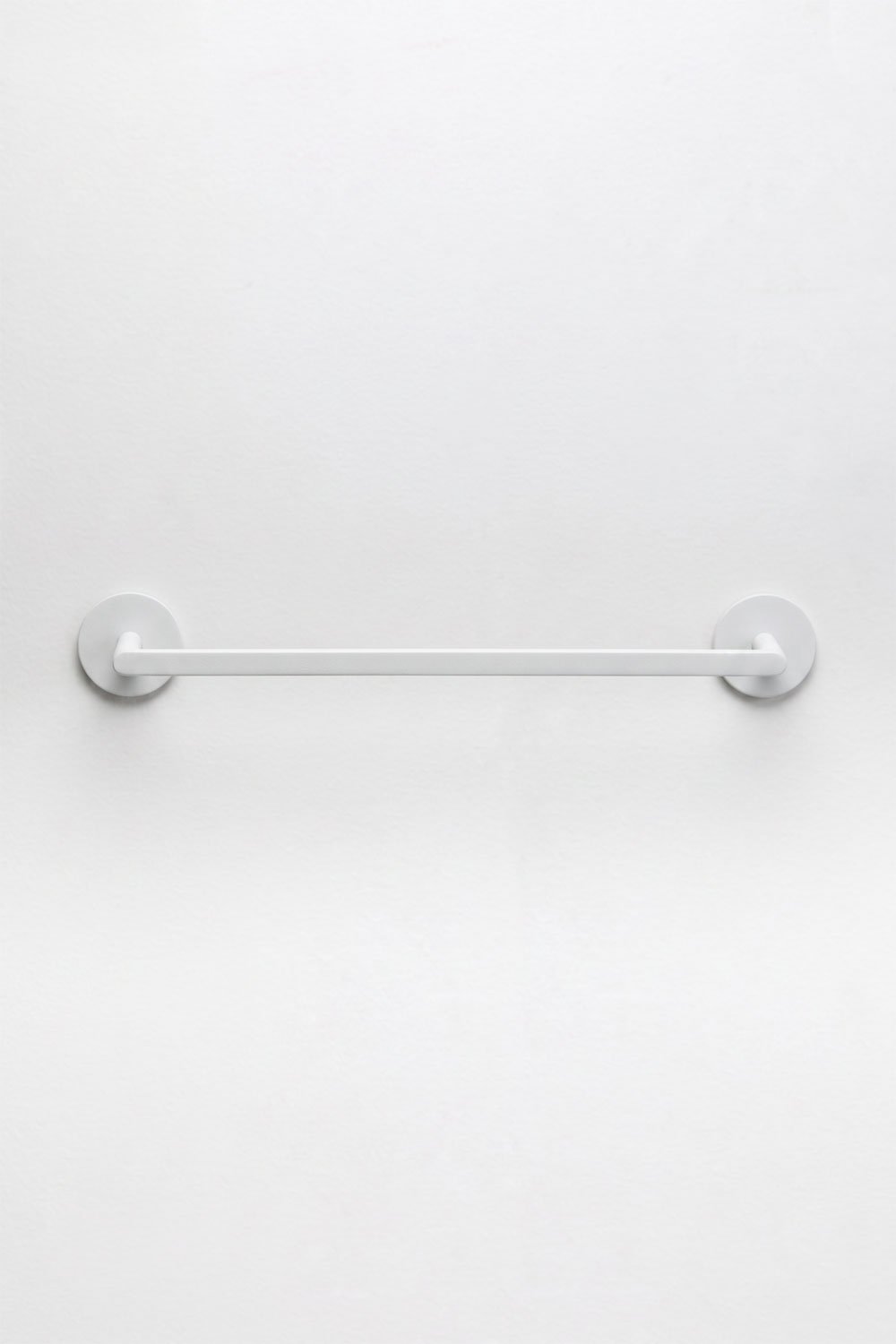 Zelfklevende wandhanddoekhouder met stang 60 cm voor de badkamer van wit roestvrij staal Caldrumi, galerij beeld 4