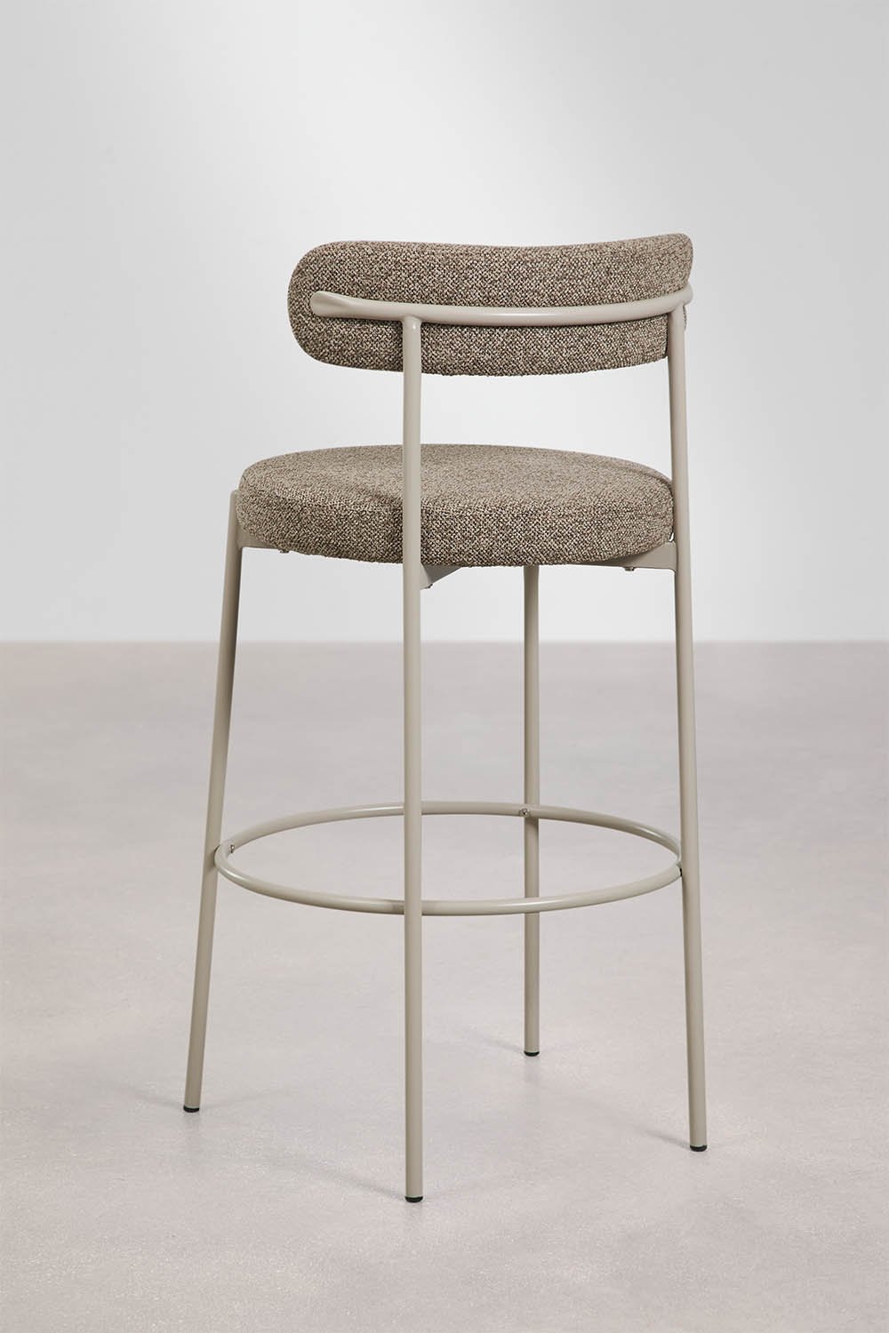 Hoge kruk met rugleuning in bouclé stof Brim, galerij beeld 5