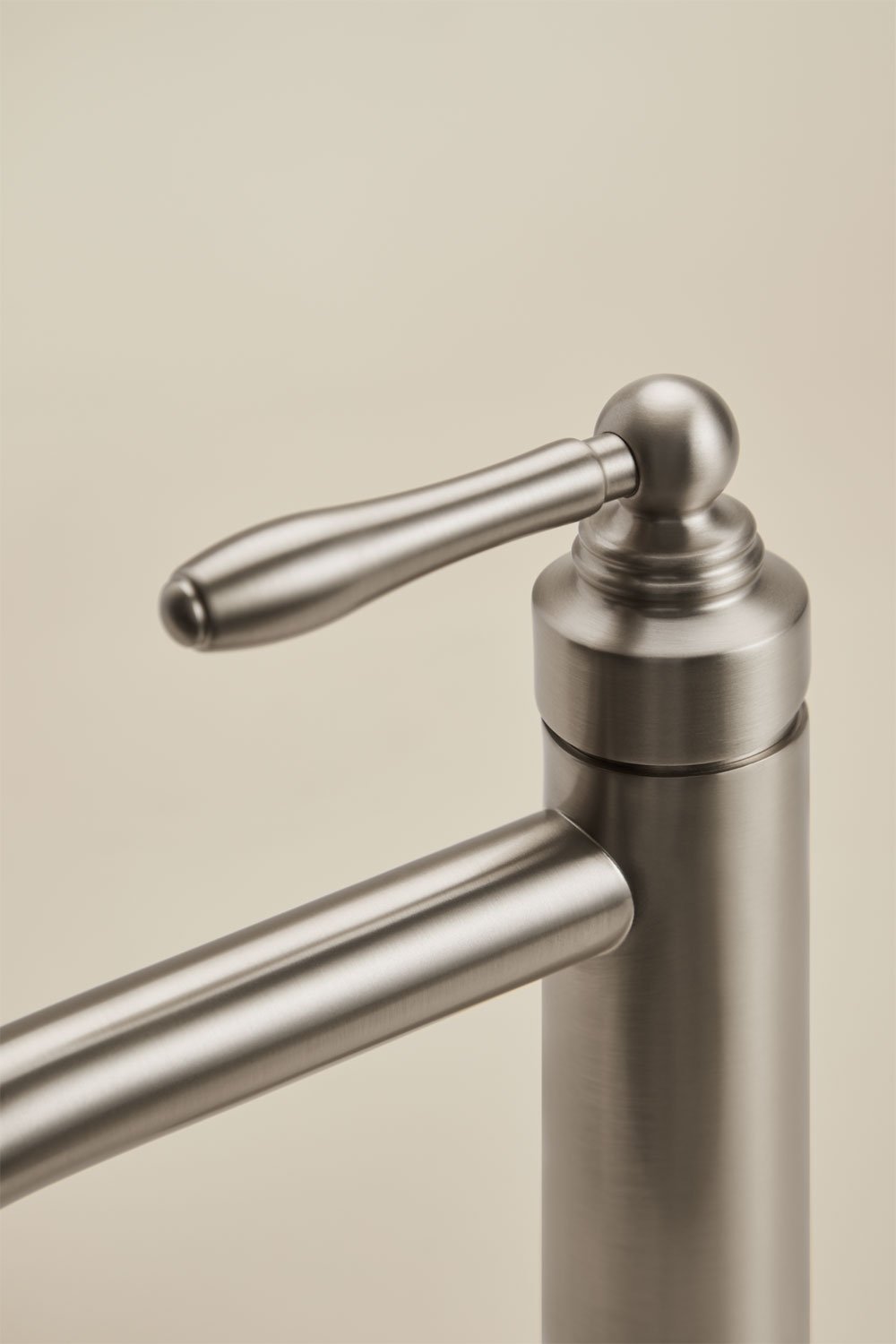 Alejandra wastafelmengkraan van messing, galerij beeld 4