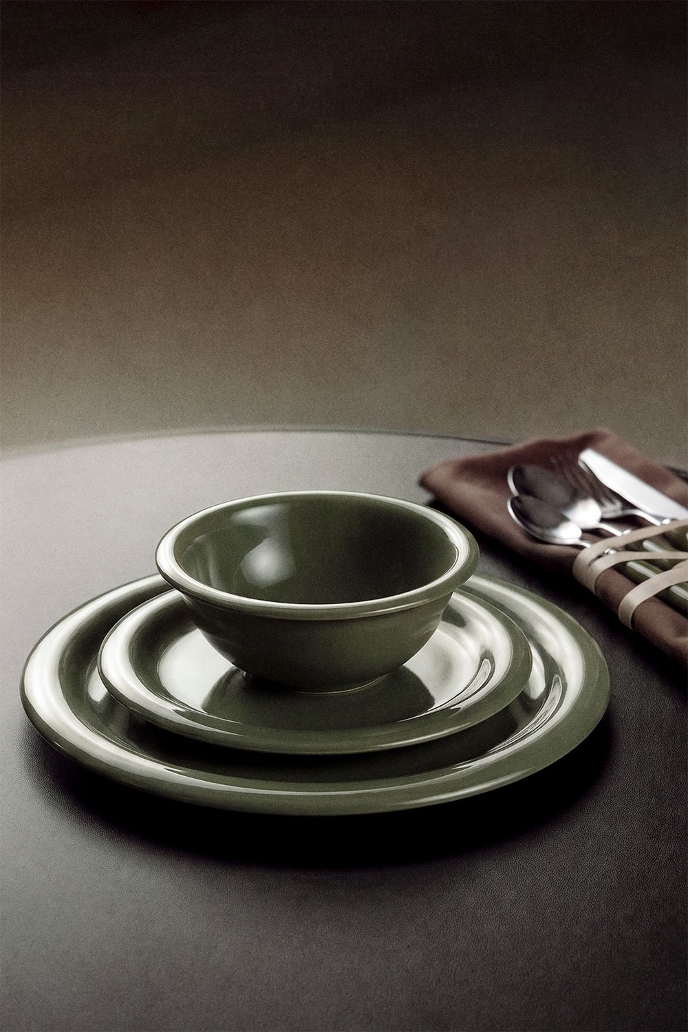 12-delige servies set van new bone china Rylvane, galerij beeld 1
