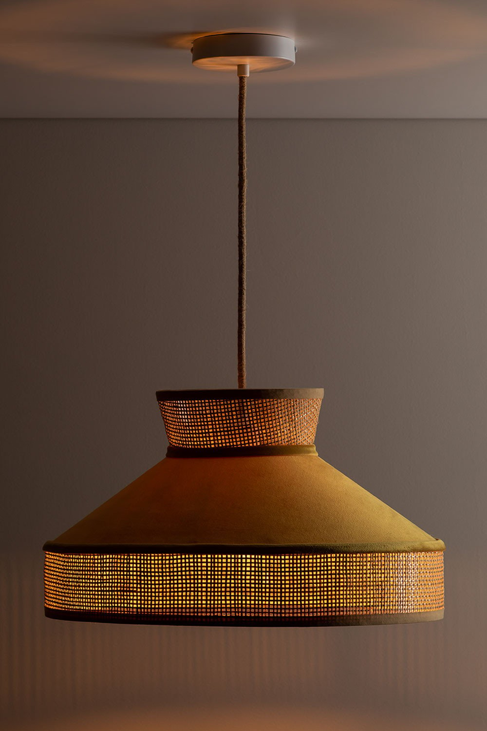 Plafondlamp van fluweel en rotan Xanti, galerij beeld 2
