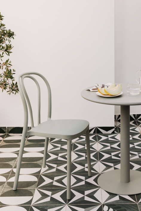 Sztaplowane krzesło ogrodowe z polipropylenu Mizzi