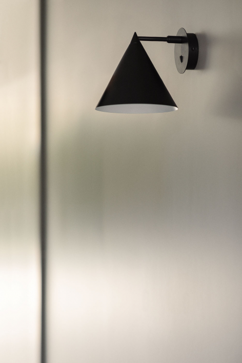 Lampa ścienna z żelaza Arilda - Czarna