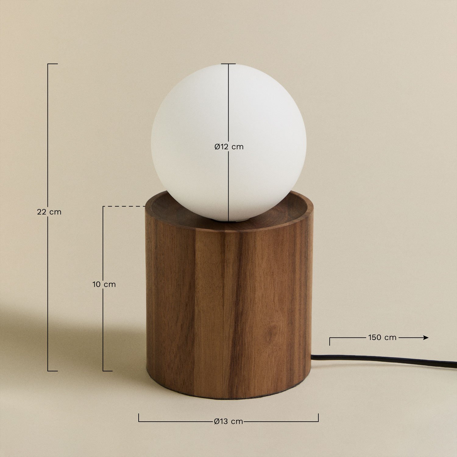 Lampa stołowa z cylindryczną podstawą z drewna akacjowego Freidy, rozmiary