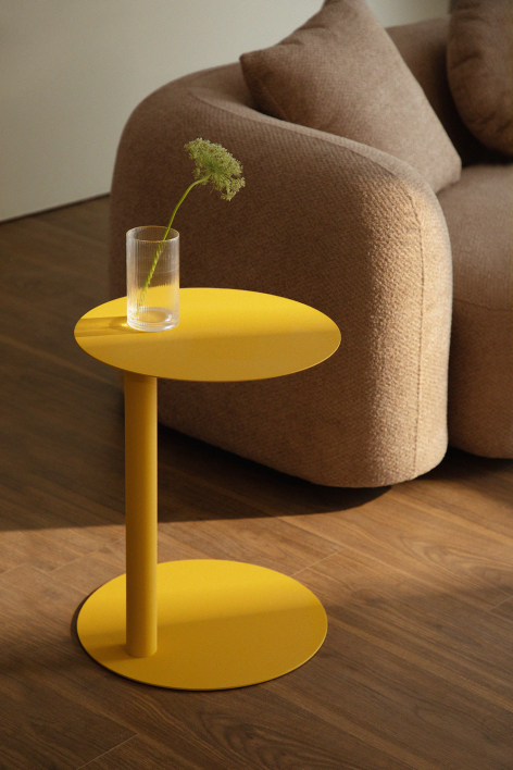 Okrągły stolik pomocniczy Ø40 cm ze stali Yannik - Curry żółty